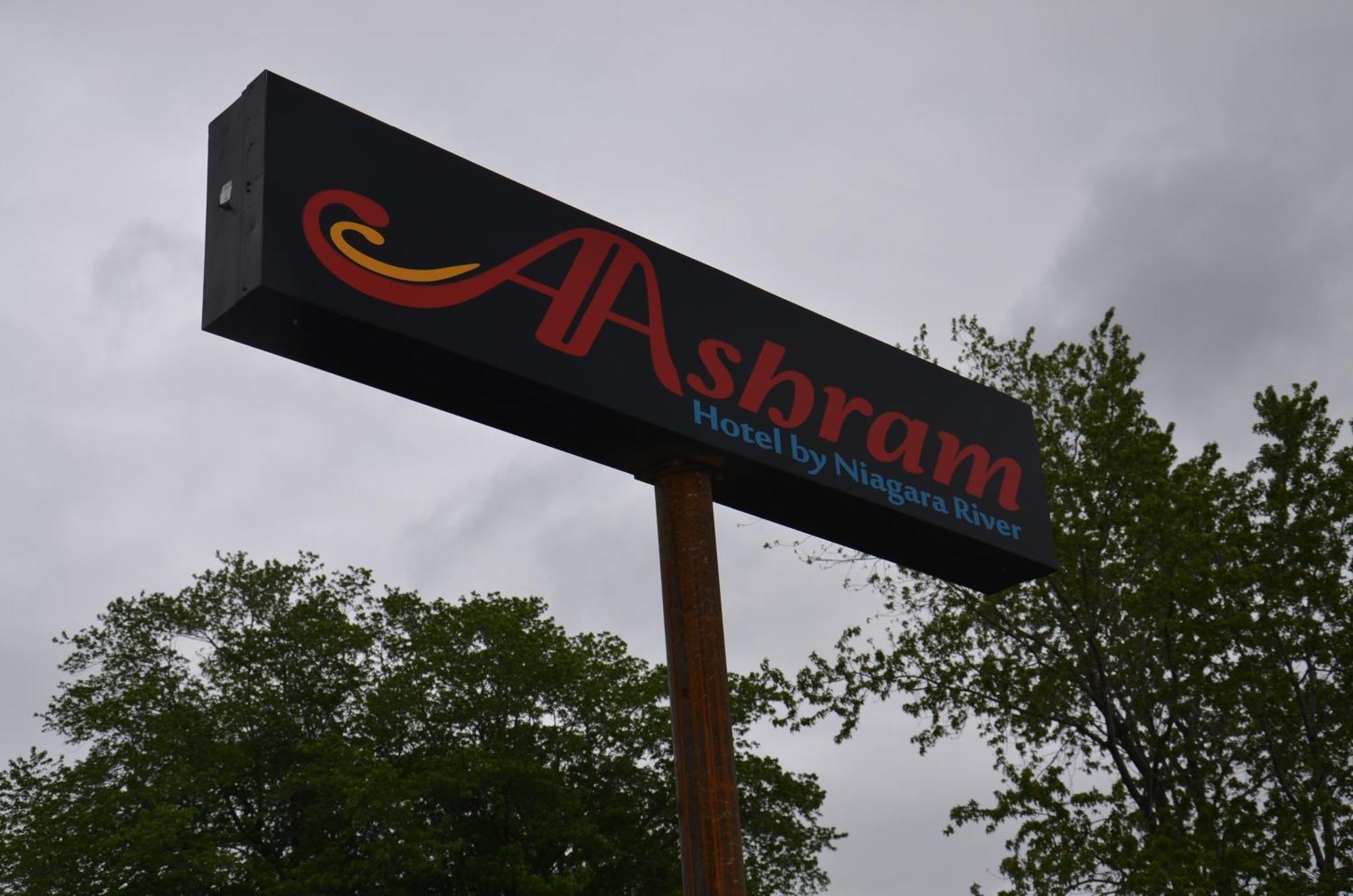 Aashram Hotel By Niagara River Niagara Falls Exterior photo