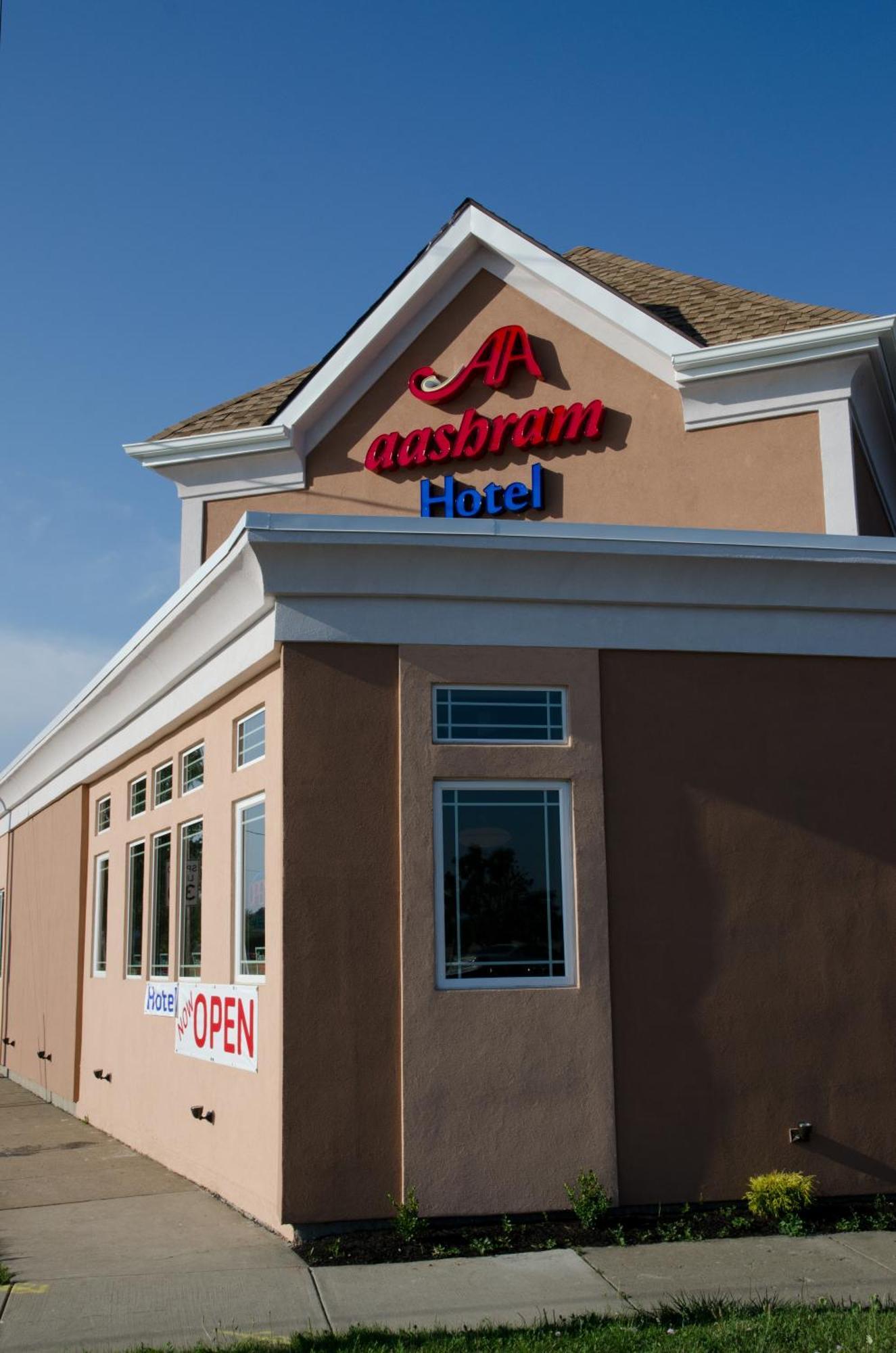Aashram Hotel By Niagara River Niagara Falls Exterior photo
