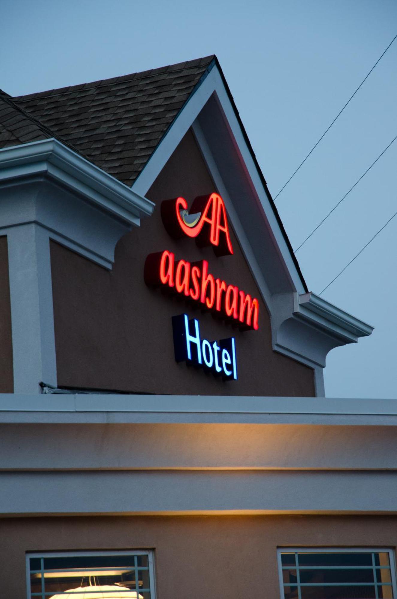 Aashram Hotel By Niagara River Niagara Falls Exterior photo