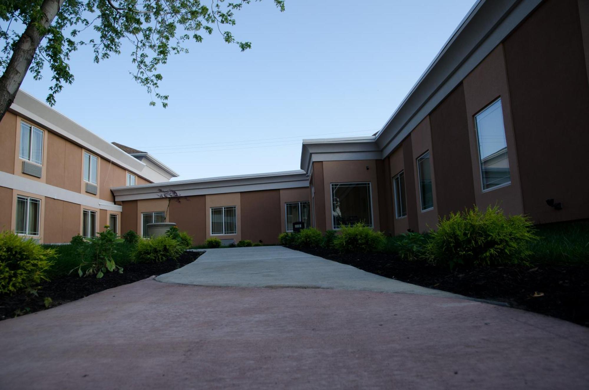 Aashram Hotel By Niagara River Niagara Falls Exterior photo