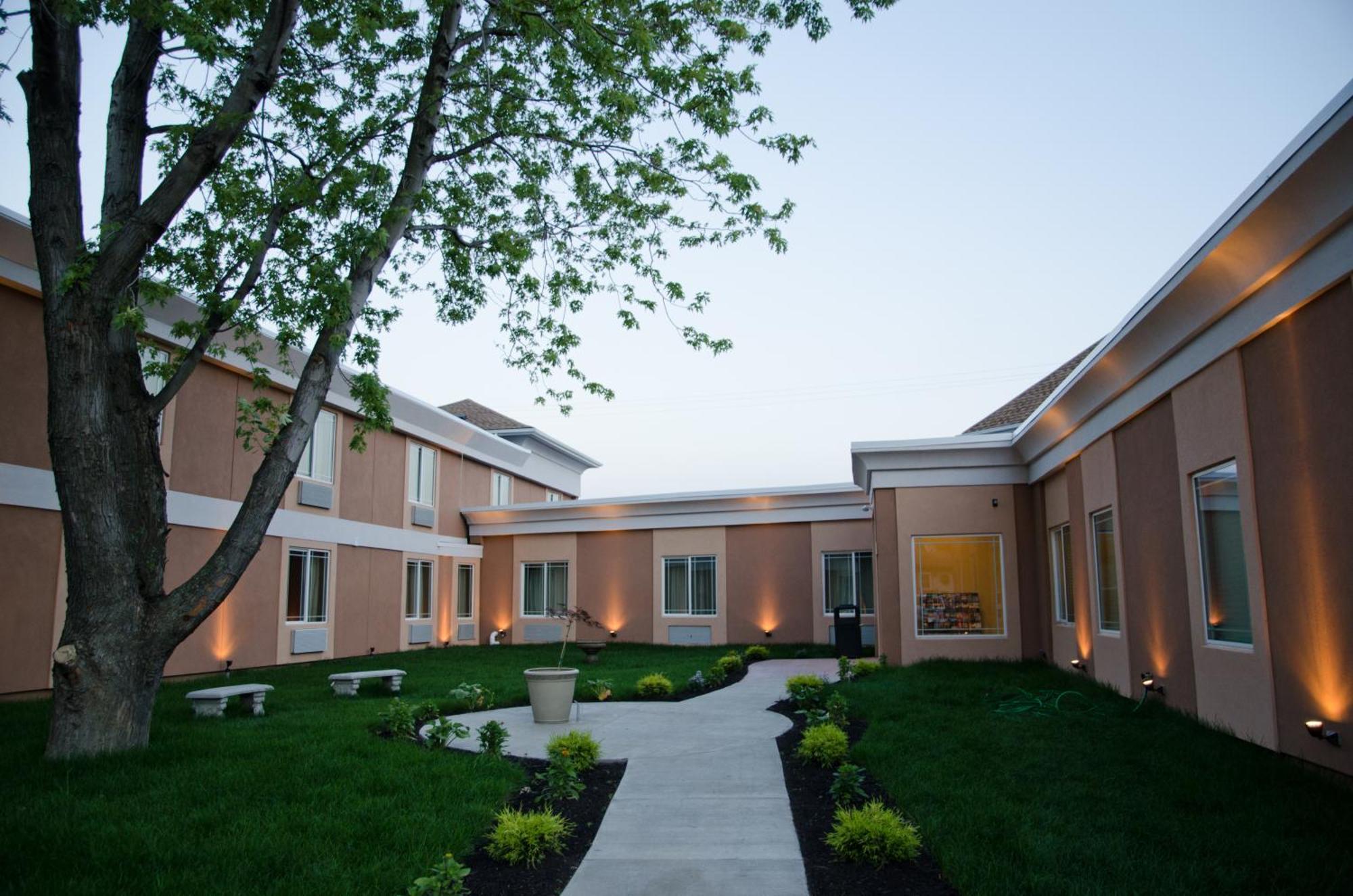 Aashram Hotel By Niagara River Niagara Falls Exterior photo