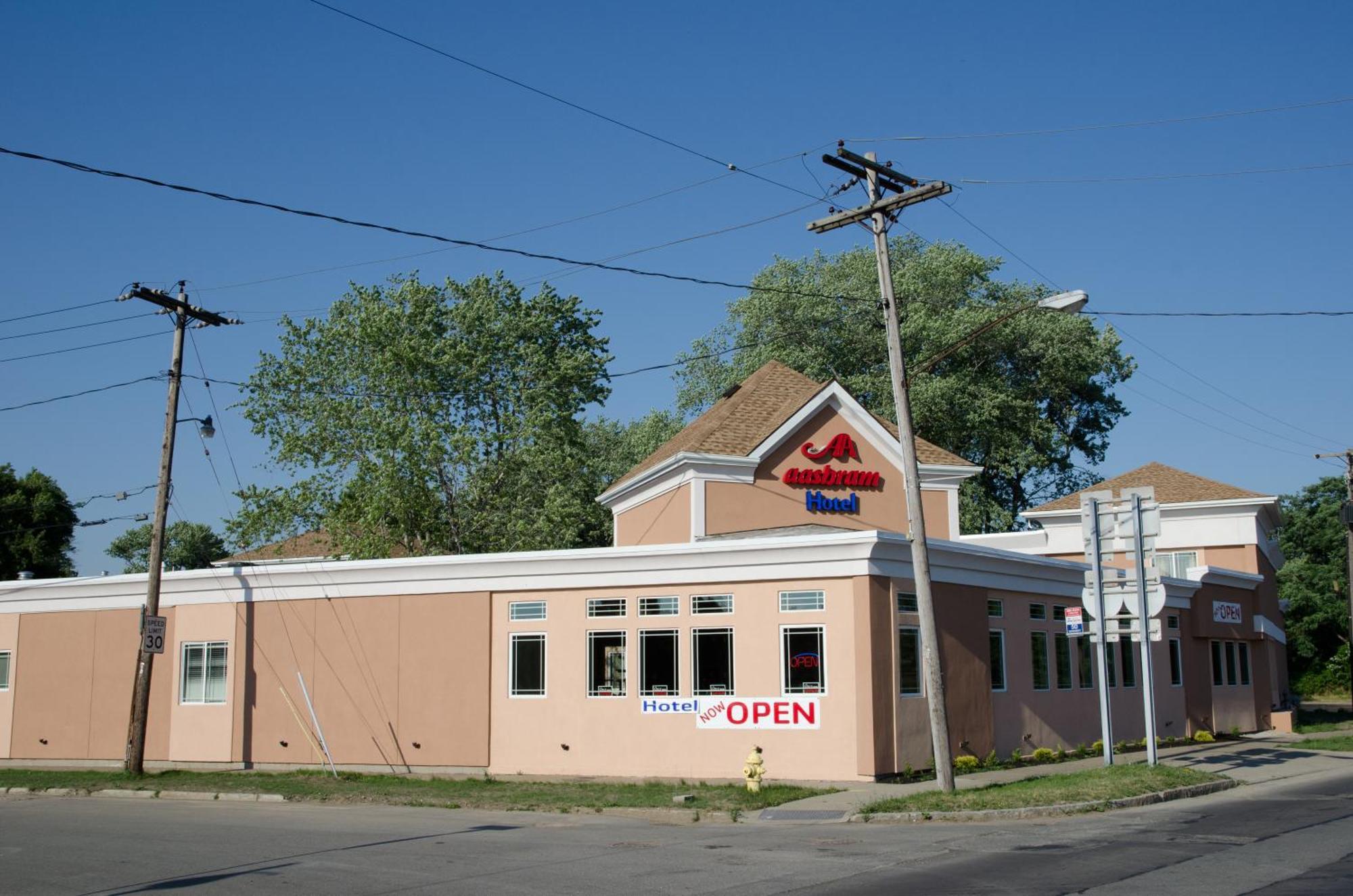 Aashram Hotel By Niagara River Niagara Falls Exterior photo