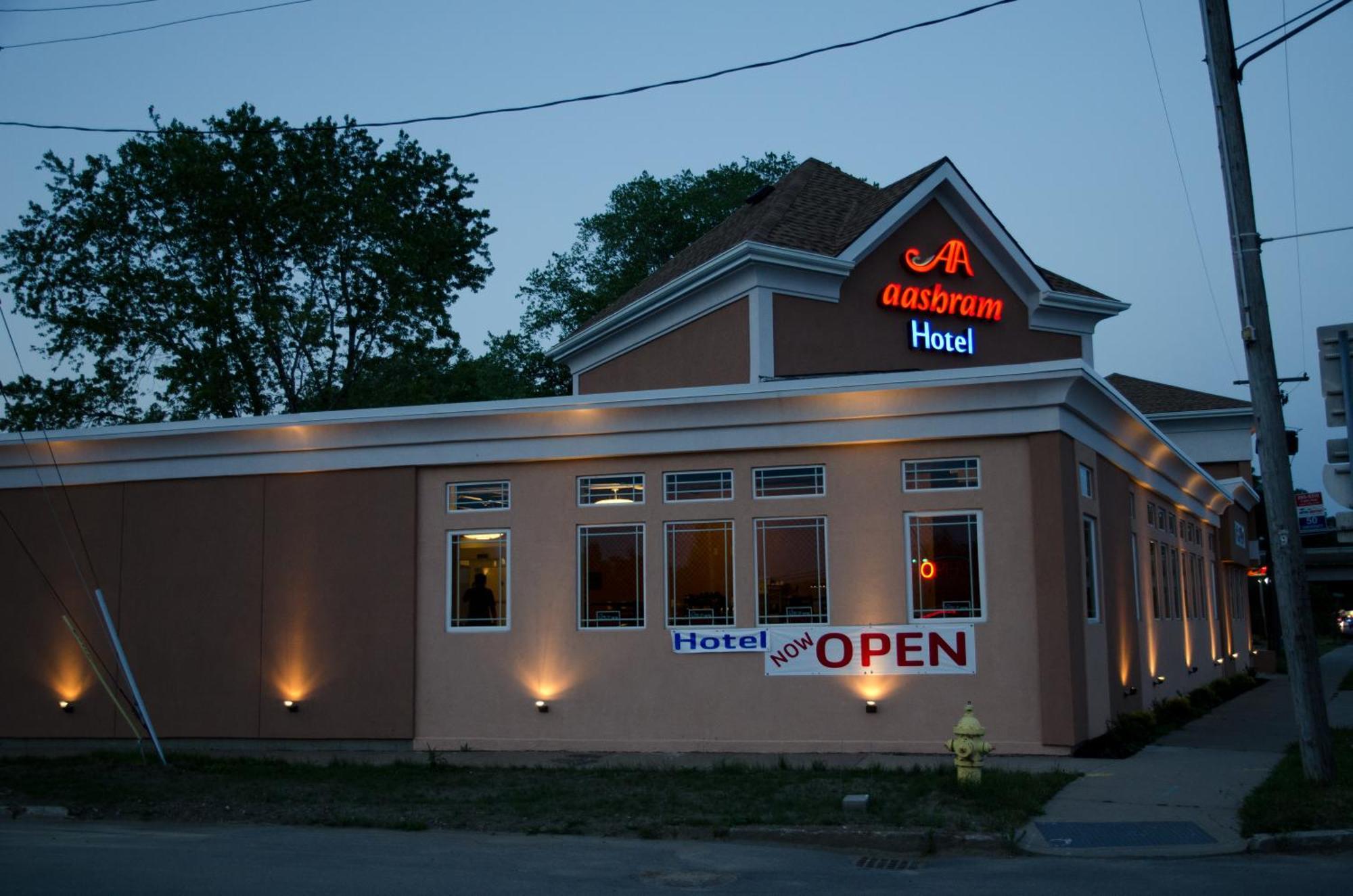 Aashram Hotel By Niagara River Niagara Falls Exterior photo