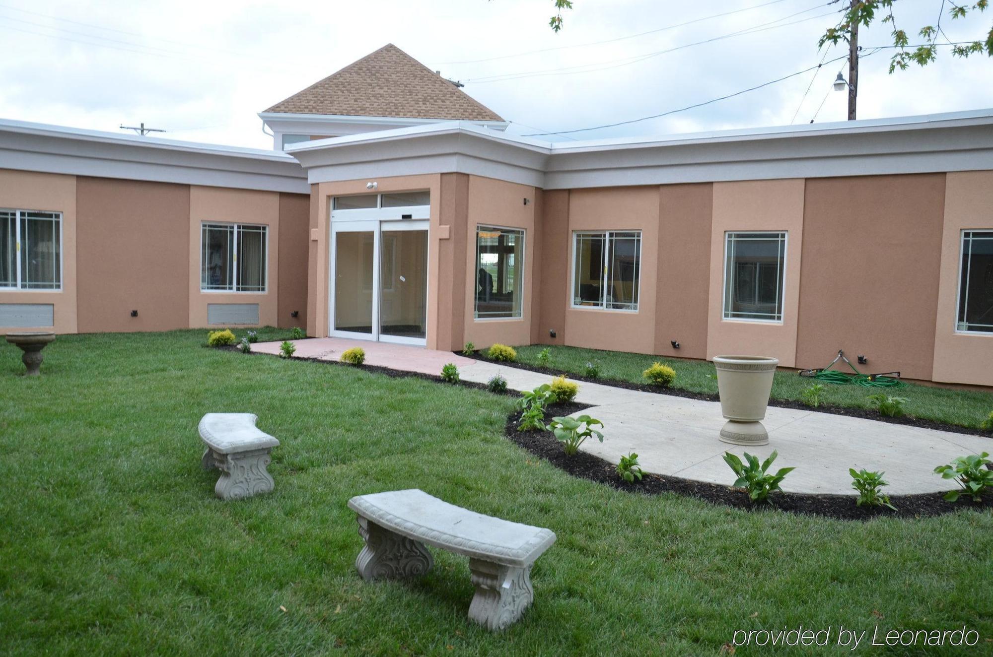 Aashram Hotel By Niagara River Niagara Falls Exterior photo